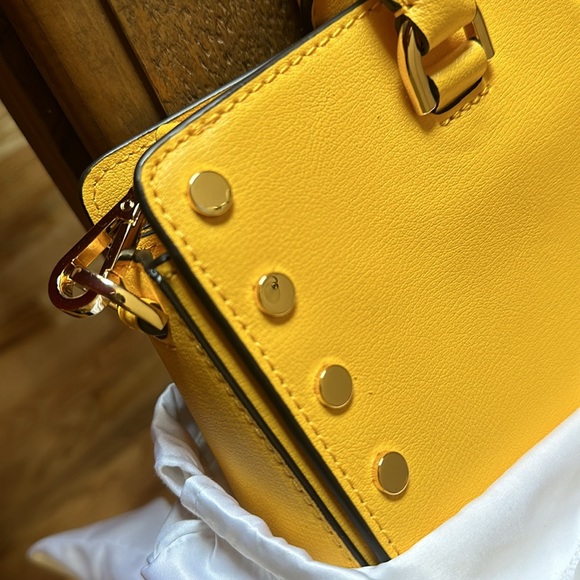 MK bag great for spring/summer - Picture 10 of 12